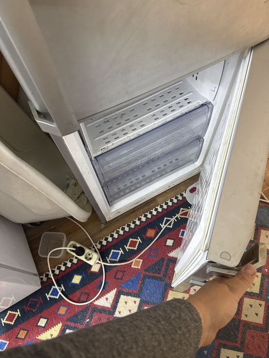 Холодильник отдам даром