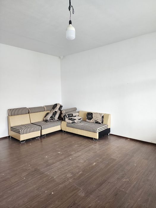 Xovli (участка) sotiladi 6 sotix 4 xona 
Manzil: Bektemir