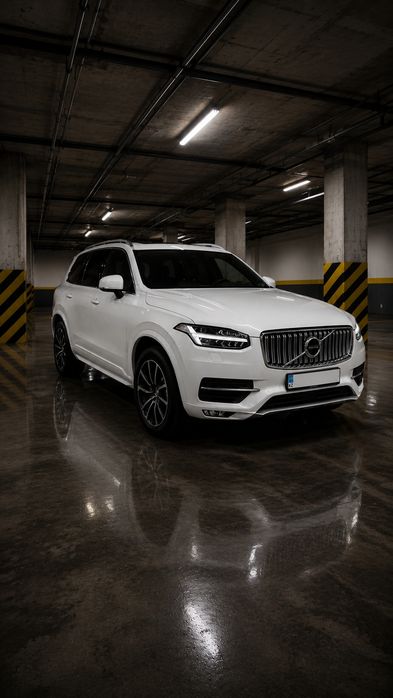 Автомобиль Volvo XC90 кроссовер