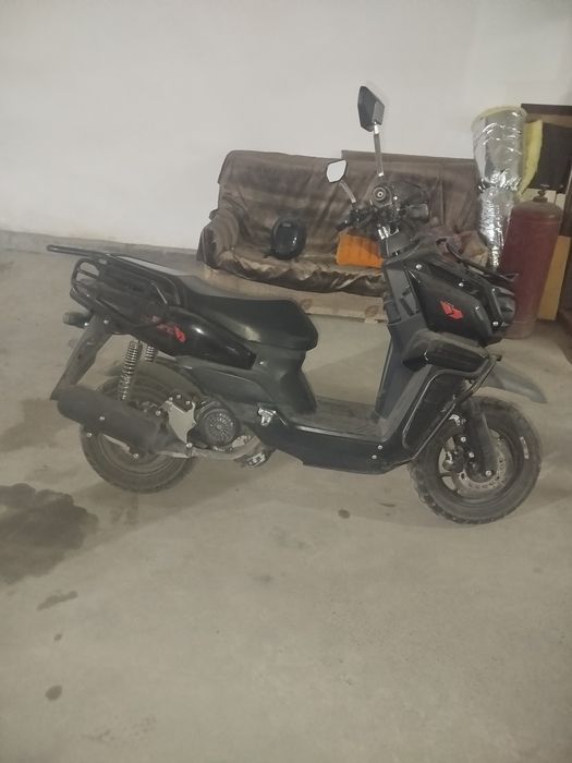 Tank skutr srochni sotiladi