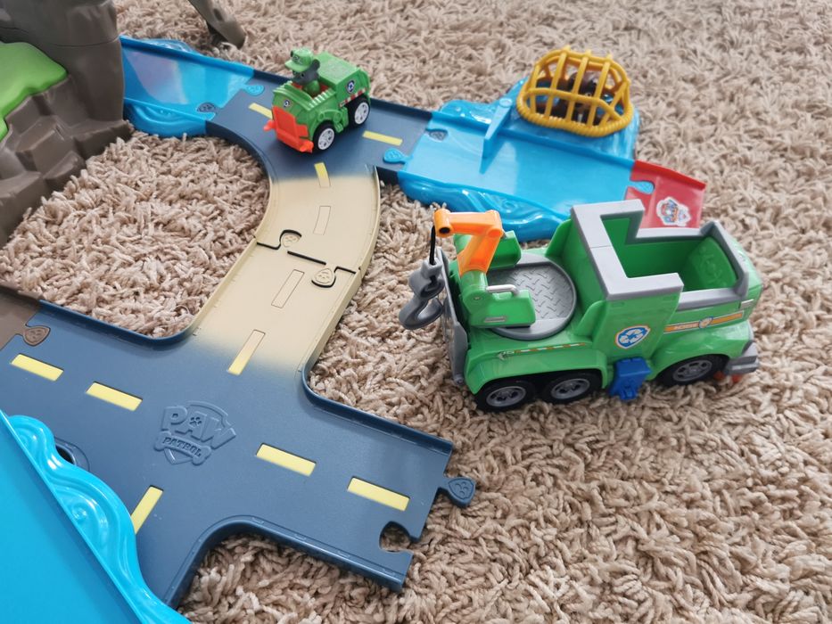 База на Paw patrol с писта и камионче