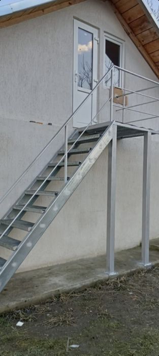 Scara metalica      .