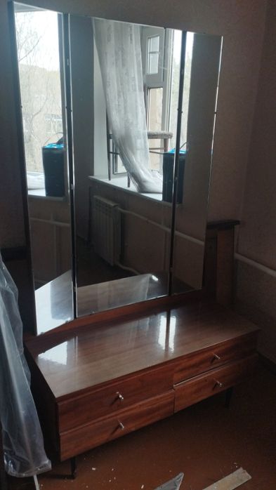 Шкафы даром, трюмо даром