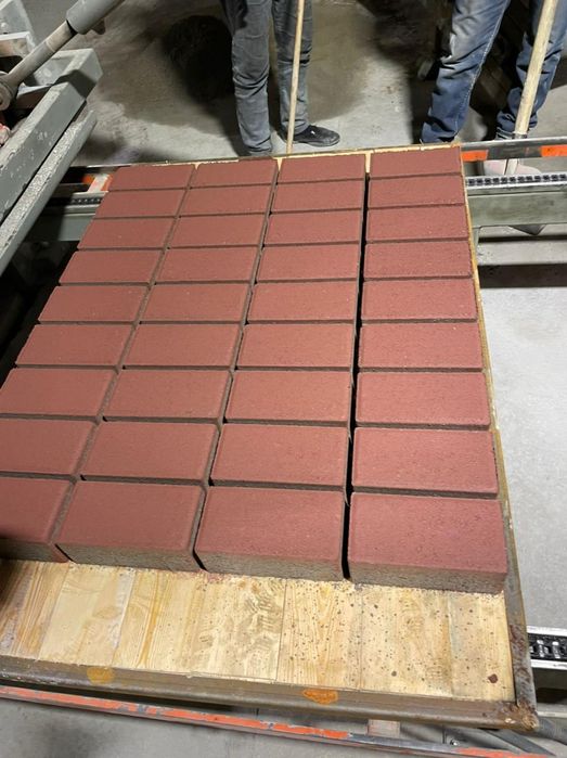 (бордюр, поребрик, брусчатка)