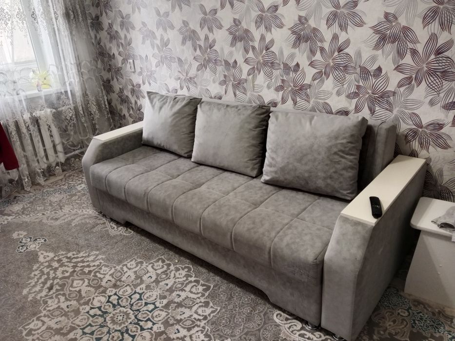 Продам диван и стол с тобуретками