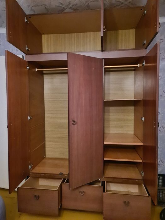 Шкафы гардеробные 2шт