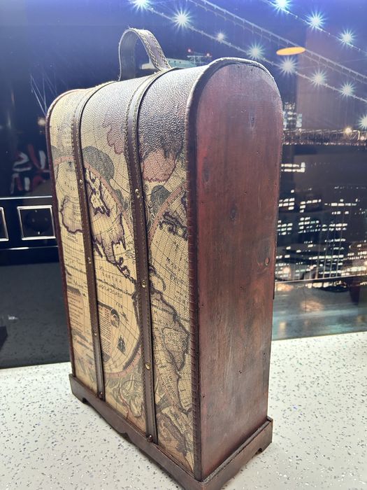 Поставка за вино от дърво