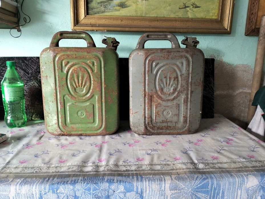 Продам канистры 12л