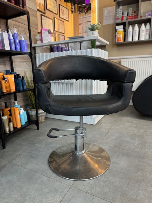 Фризьорски стол.
