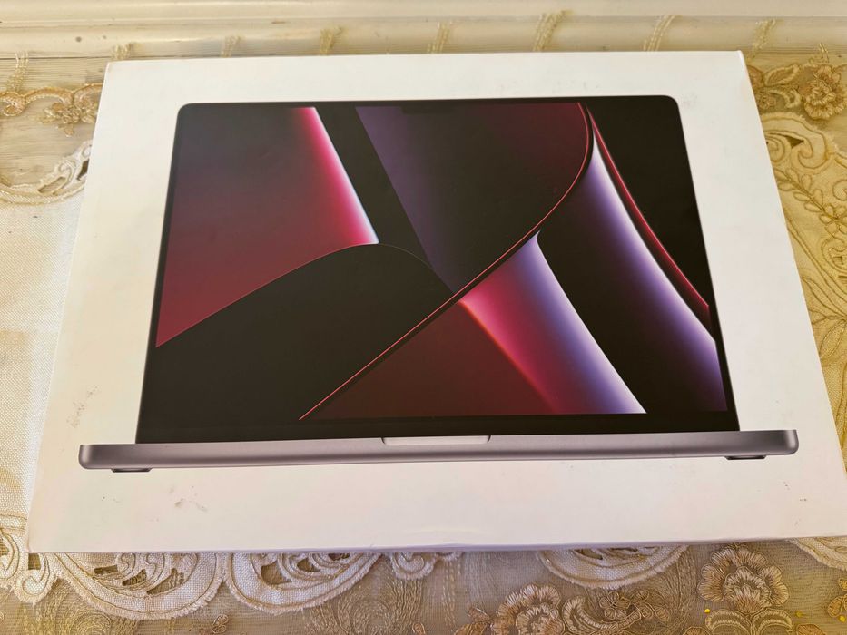 MacBook Pro 16″ M2 Max — 32GB / 1TB / 38 GPU