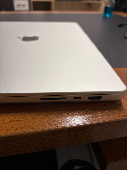 Macbook Pro 16 M3 Pro 18GB/512GB Silver Battery 100% cycle 36