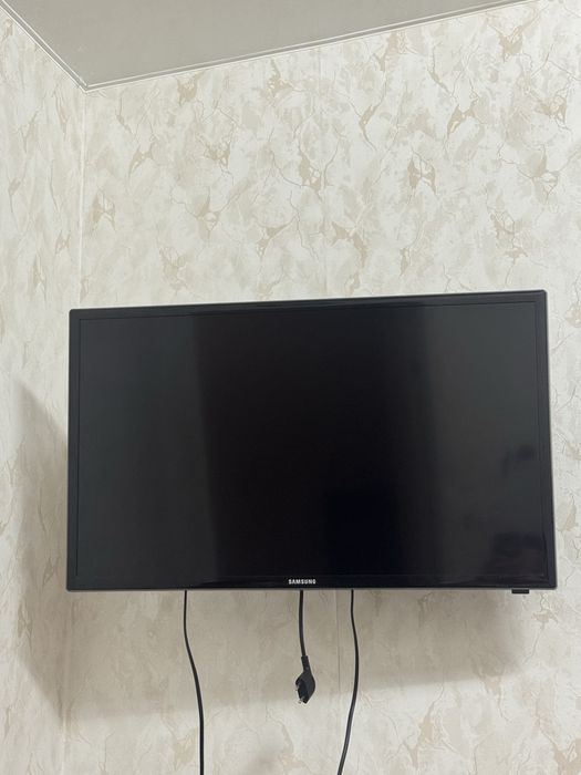 Продам телевизор Самсунг с кронштейном