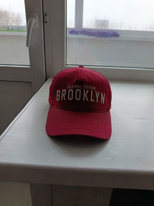 Продам.       кепки