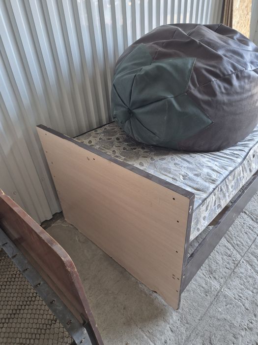 Продам  кровать 4 штуки б.у