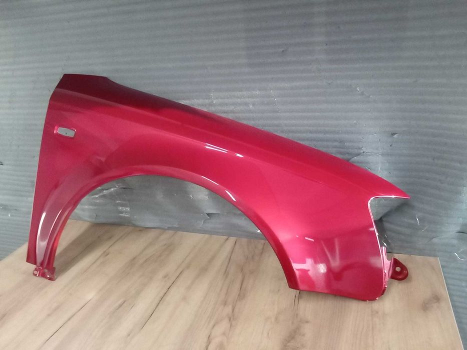 Aripa Fata Dreapta Audi A4 B7 An 2004-2007 (Rosu)