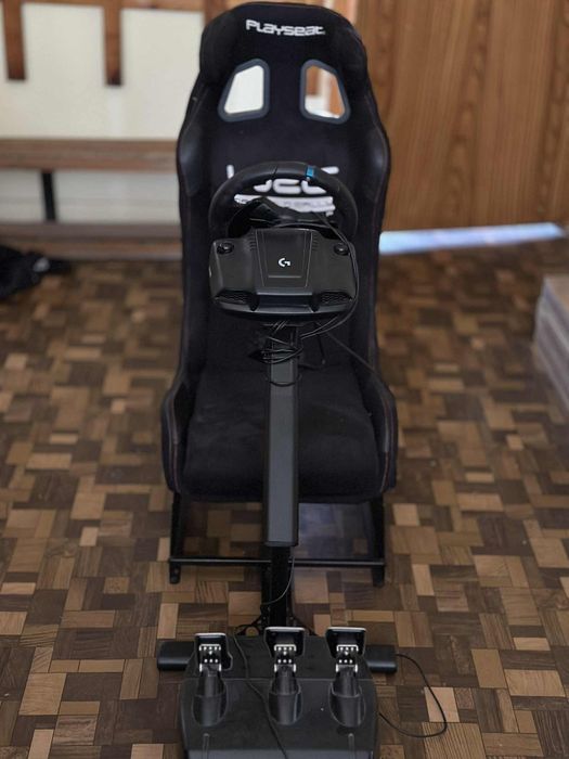 Геймърски стол с волан и педали