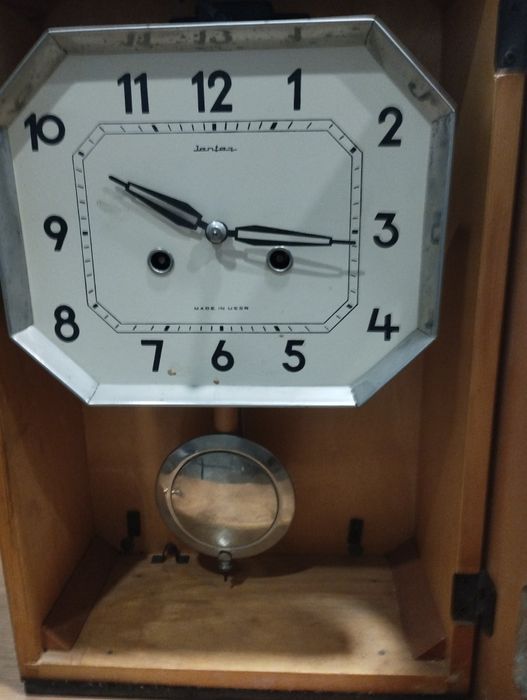 Стари стенни часовници