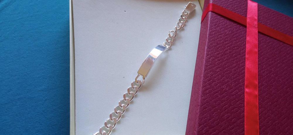 Нов, дамски сребърен комплект. Намалени,единични модели.В кутия всеки.