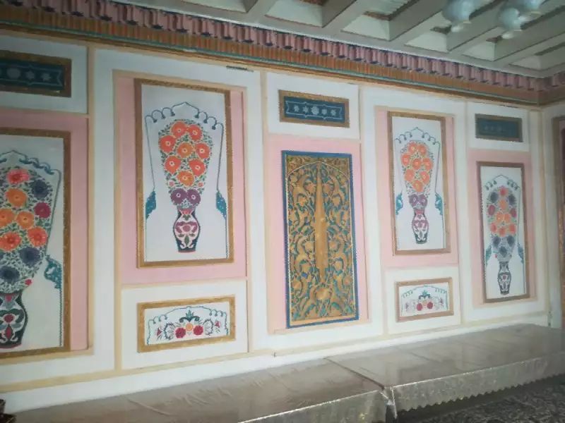 Mehmonxona qurish uchun qulay joyda joylashgan hovli sotiladi.