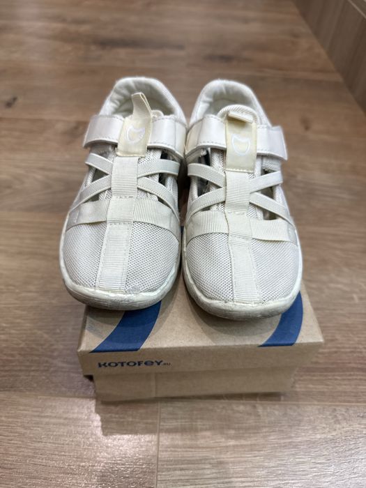 Продам летние кроссовки 28 размера