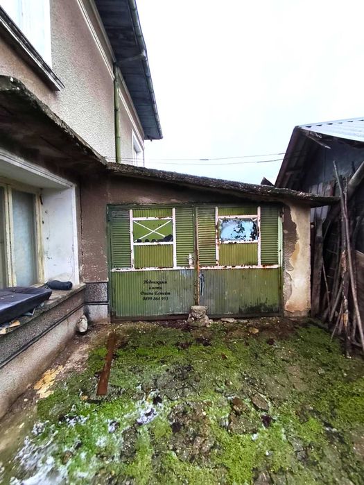 Двуетажна къща в село Винарово