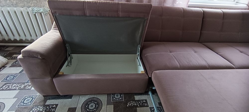 Угловой  диван .