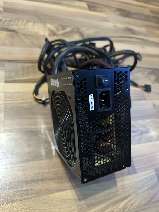 Геймърско компютърно захранване OCZ Stealth Xstream 2 - 700w