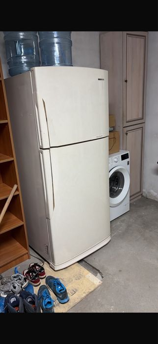 Продам Холодильник самсунг cooltech