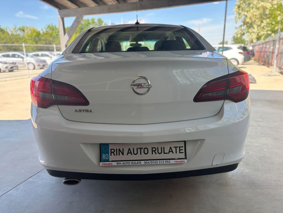 Opel Astra Impecabila ~ TVA 21% - Sedan Benzina 140 CP ~ Cutie manuala