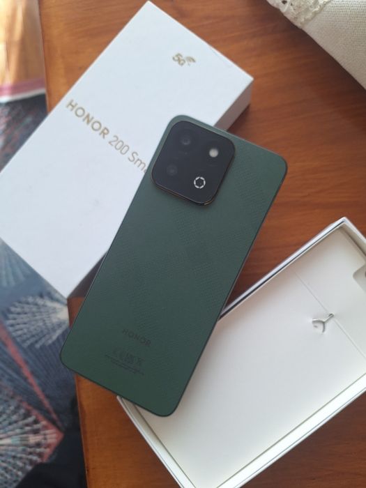 Honor  200 smart