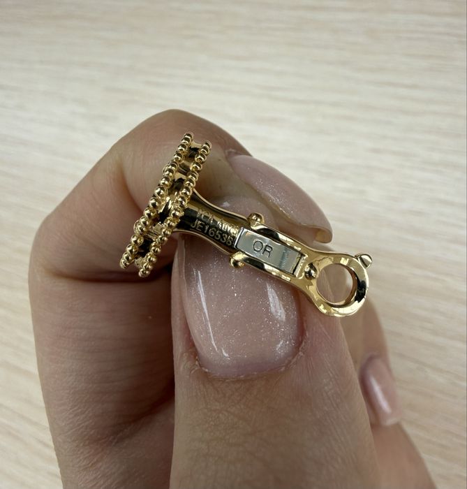 Серьги от Van Cleef & Arpels модель Vintage Alhambra