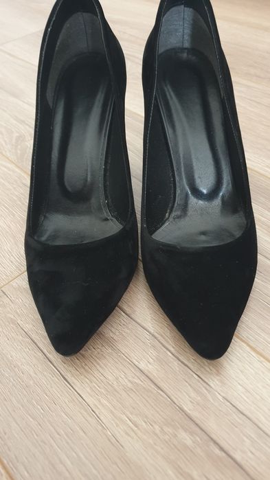 Класически черни велурени стилето обувки