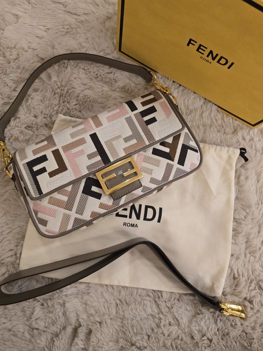 Налична чанта Fendi Baguette
