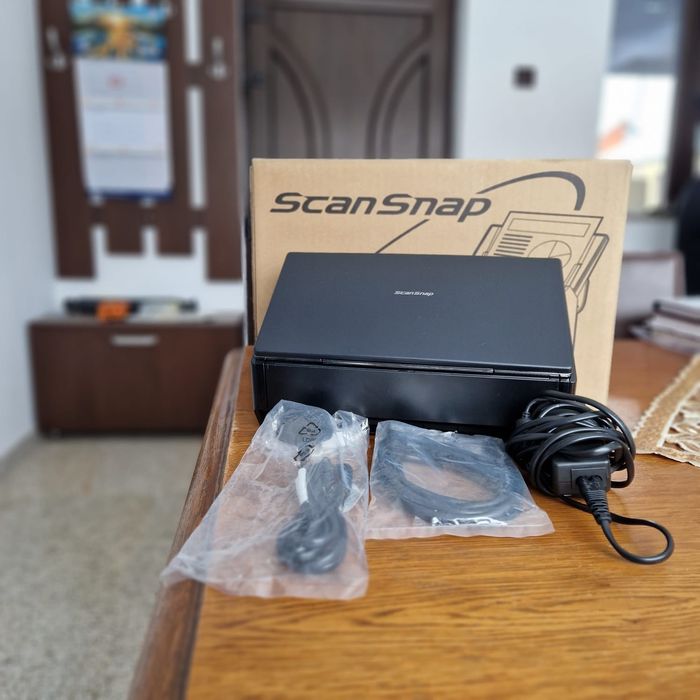 Vând Scaner FUJITSU ScanSnap IX500 A4, negru nou