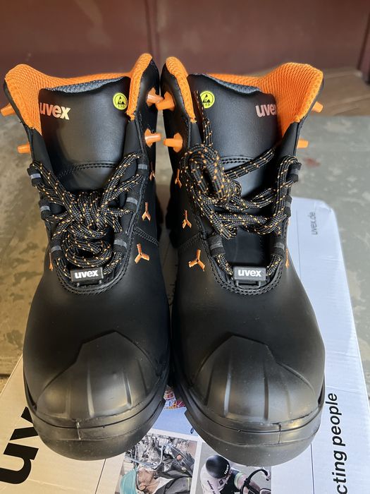 Vand bocanci protectie Uvex marimea 39