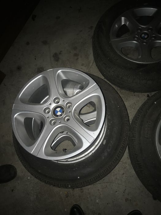 Vând jante + cauciucuri M+S BMW X5 R17
