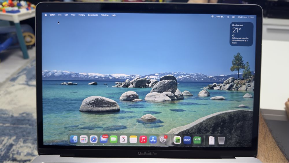 Laptop Apple Macbook pro 13.3 inch 2021 procesor i7 16Gb ram 1TB memorie