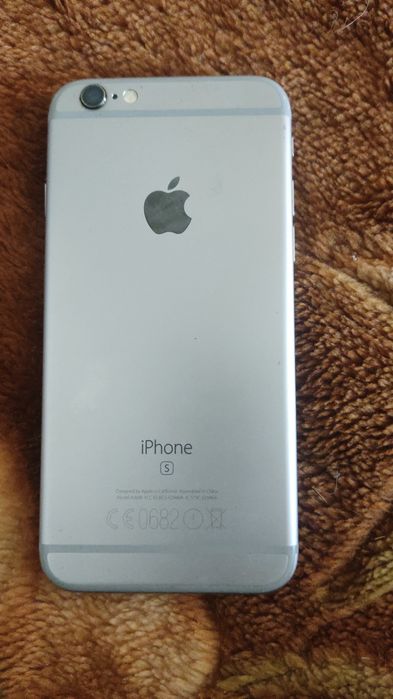 Продам айфон 6с.