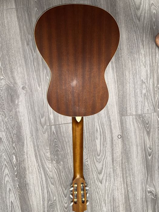 клксическая гитара 6 струн в отличном состоянии