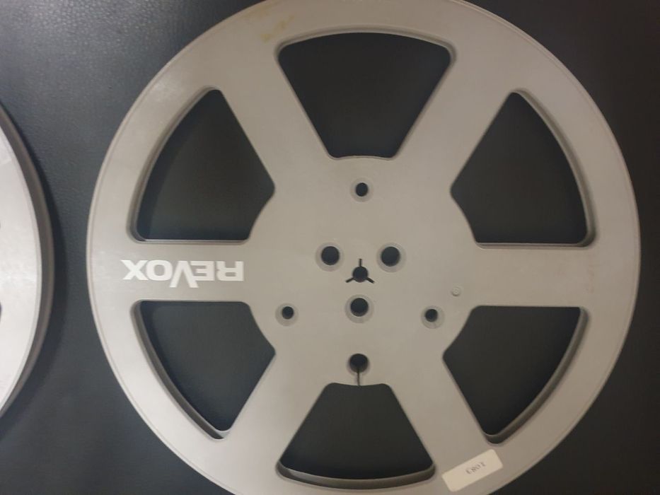 26,5см 10,5" пластмасови ролки за магнетофон В много добро състояние.