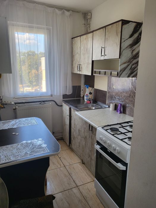 INCHIRIEZ apartament  cu doua camere