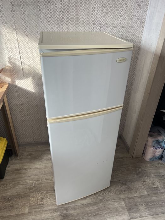 Продам холодильник Daewoo FR-171