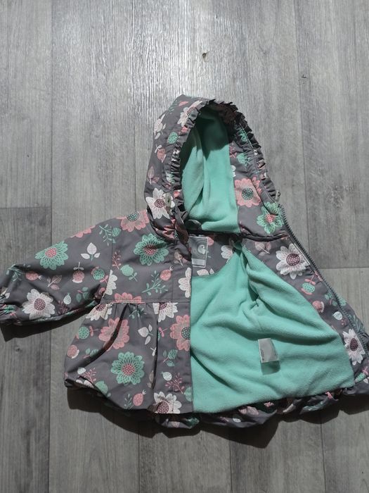 Продам курточку для девочки