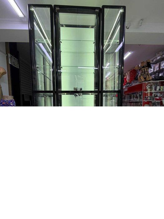 Стеклянные витрины, торговое оборудование.