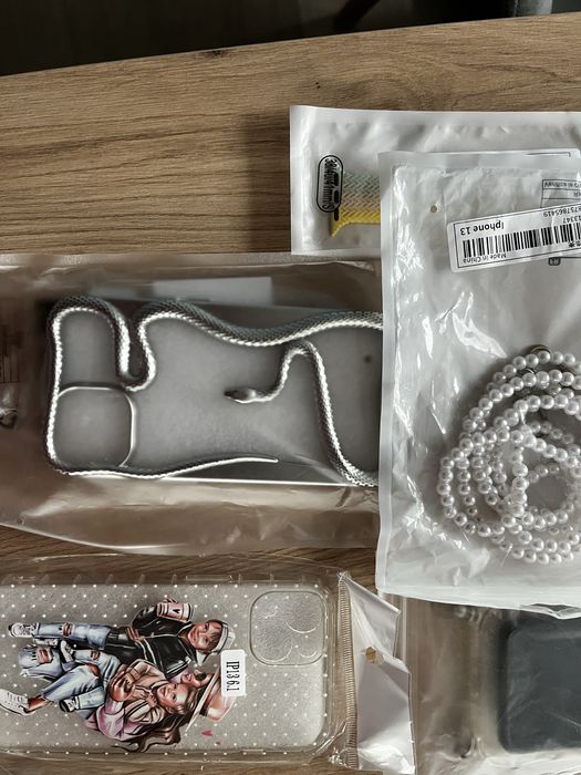 Кейсове за iphone 13. Общо 11 бр за 10 евро