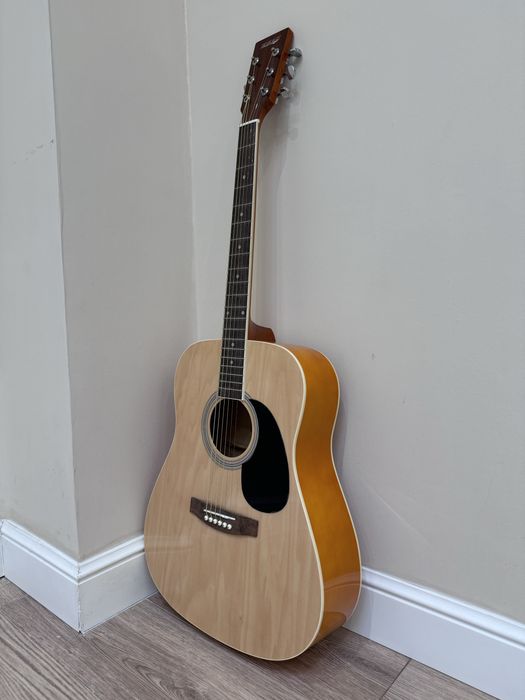 Акустическая гитара