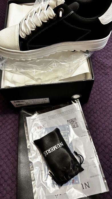 Продам новые кроссовки