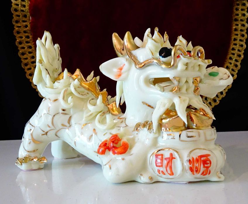 Китайска порцеланова фигура куче Foo,пазител на дома.