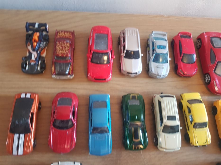 Колички matchbox u hotwheels