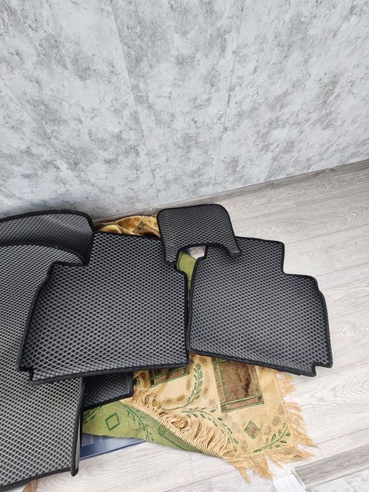 Продам евро коврики на Хюндай Акцент